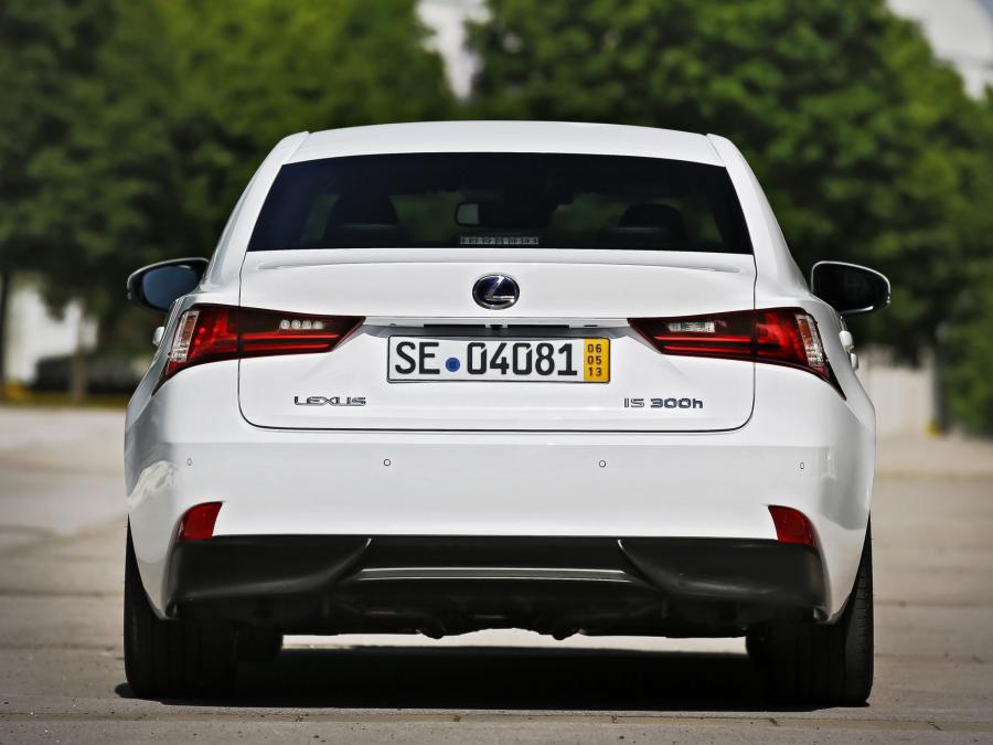  Lexus IS300h F-Sport 2013 года  (EU) (фото 5 из 16)